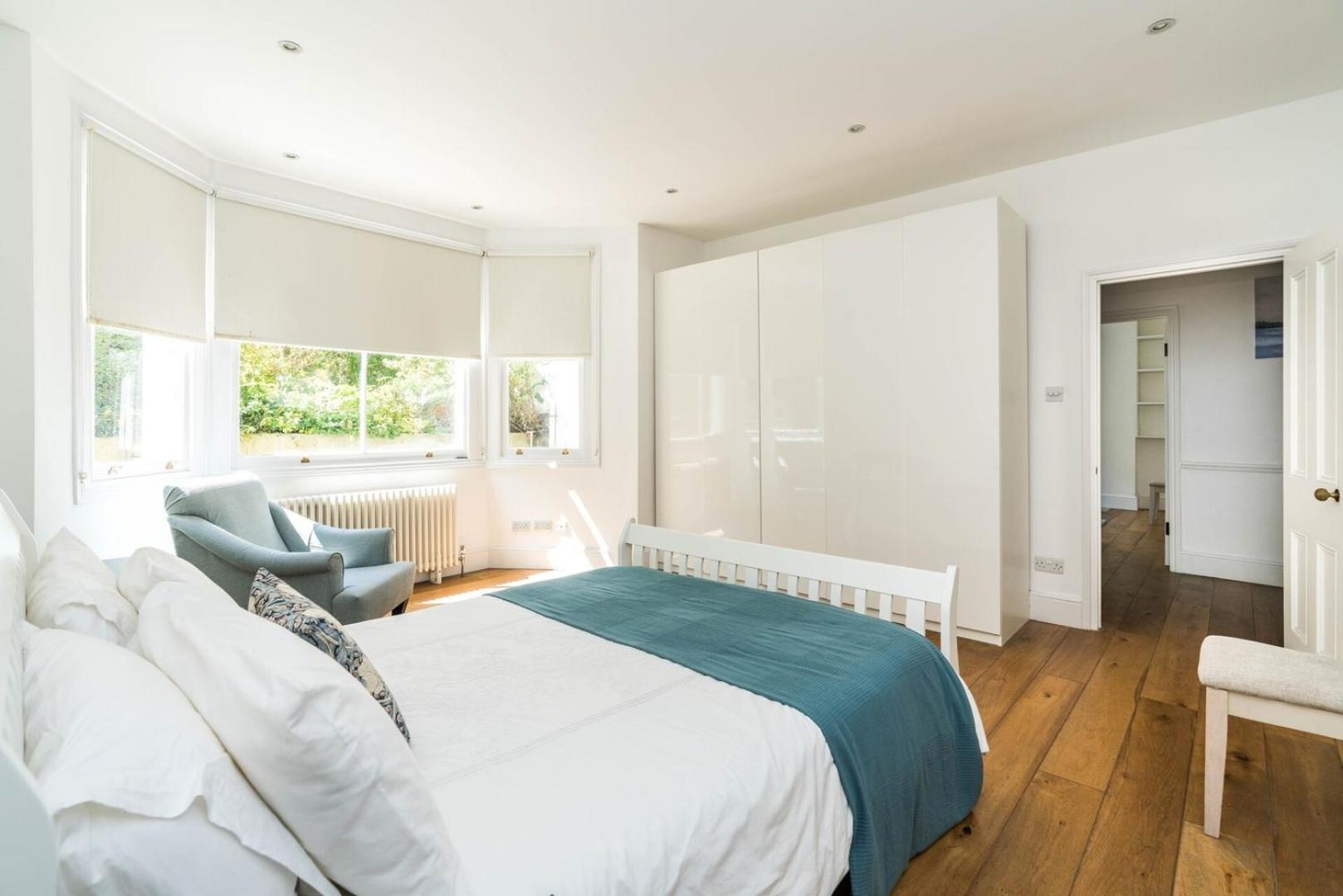 Fantastic 3 Bedroom Flat West Hampstead Holiday home *