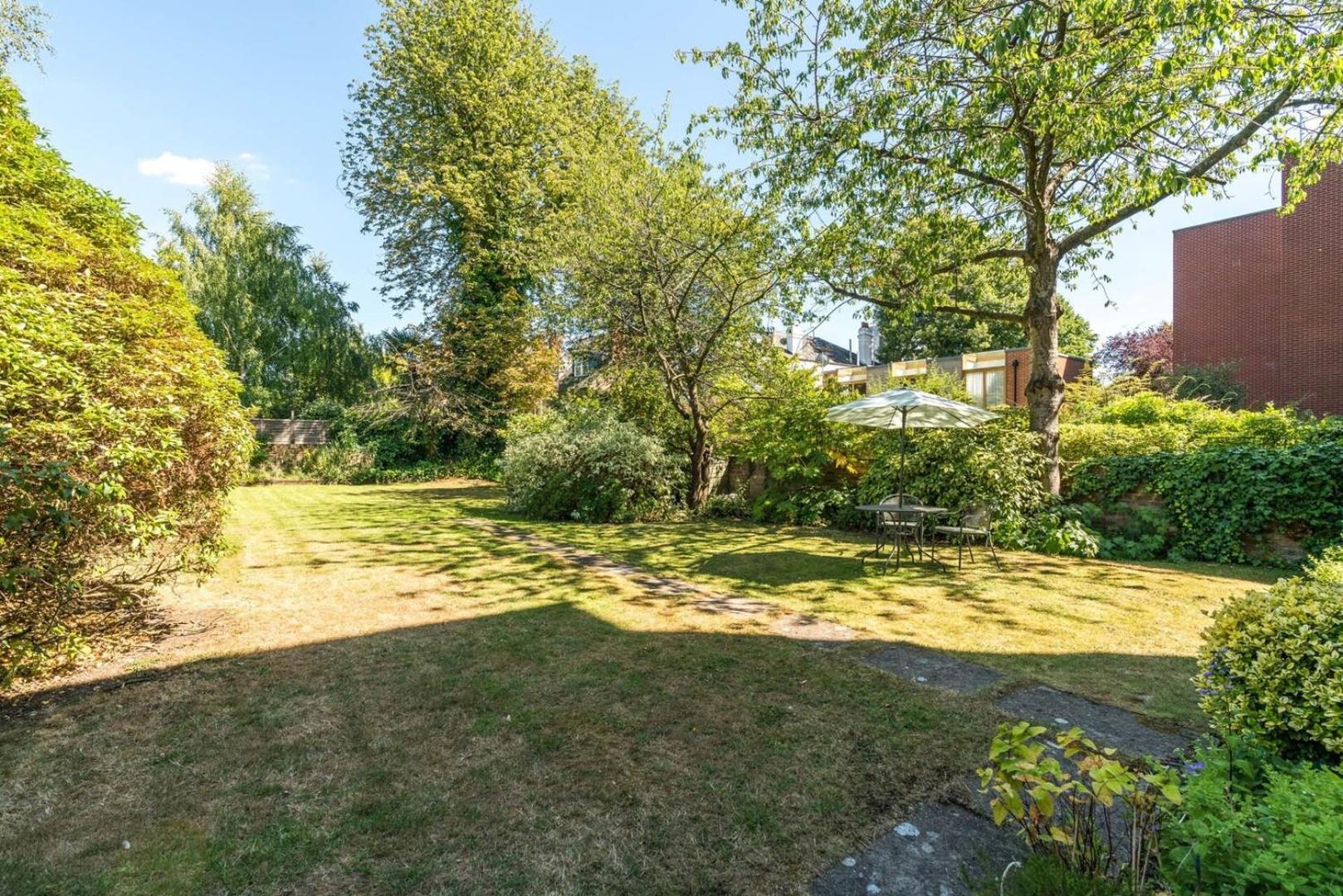 Fantastic 3 Bedroom Flat West Hampstead Holiday home London